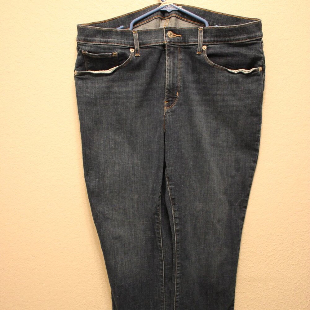 Levi's Classic Straight Women's Jeans/Size 16/Relaxed fit for a vintage-inspired